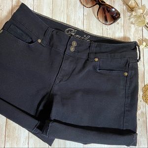 dELiA*s Bailey Raw Hem Jean Shorts in Black 7 / 8